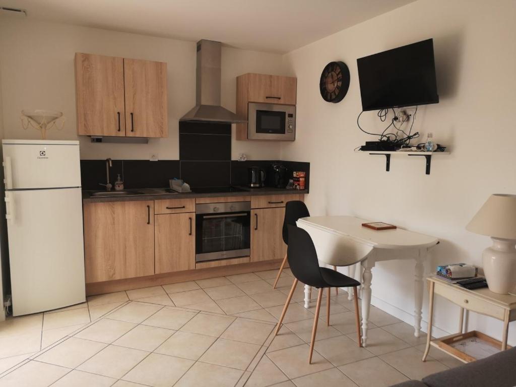Appartement 2 Pieces Avec Terrasse Proche Mer Et Commerces ウイストルアム エクステリア 写真