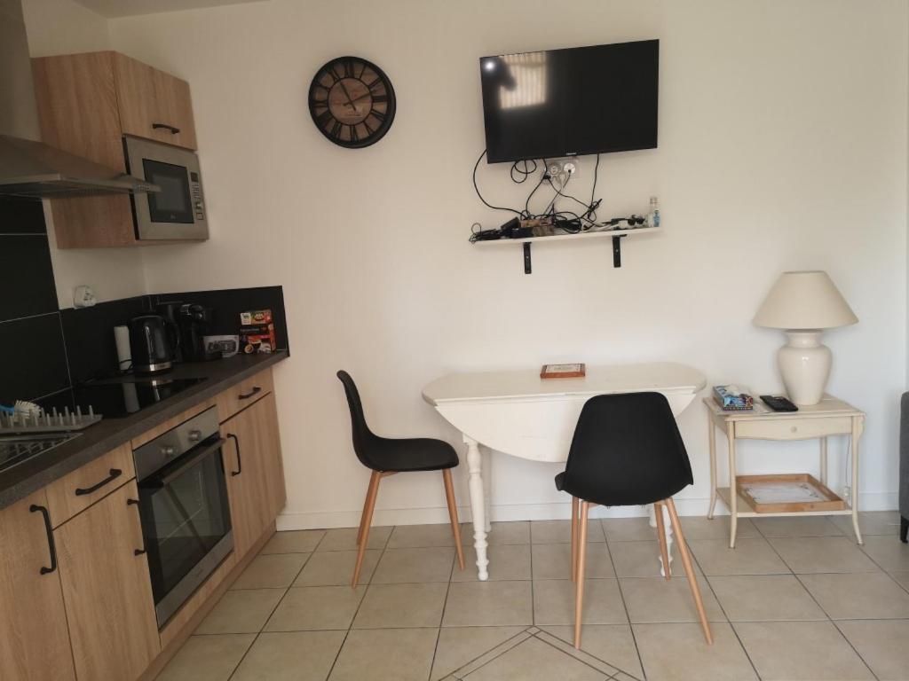 Appartement 2 Pieces Avec Terrasse Proche Mer Et Commerces ウイストルアム エクステリア 写真